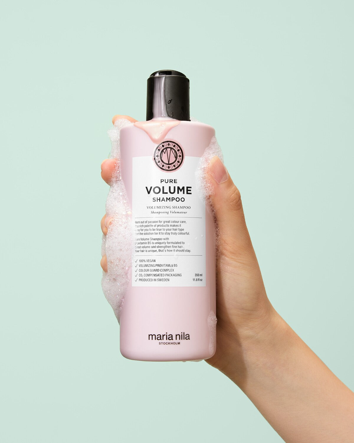 Pure Volume Shampoo flaska med lödder