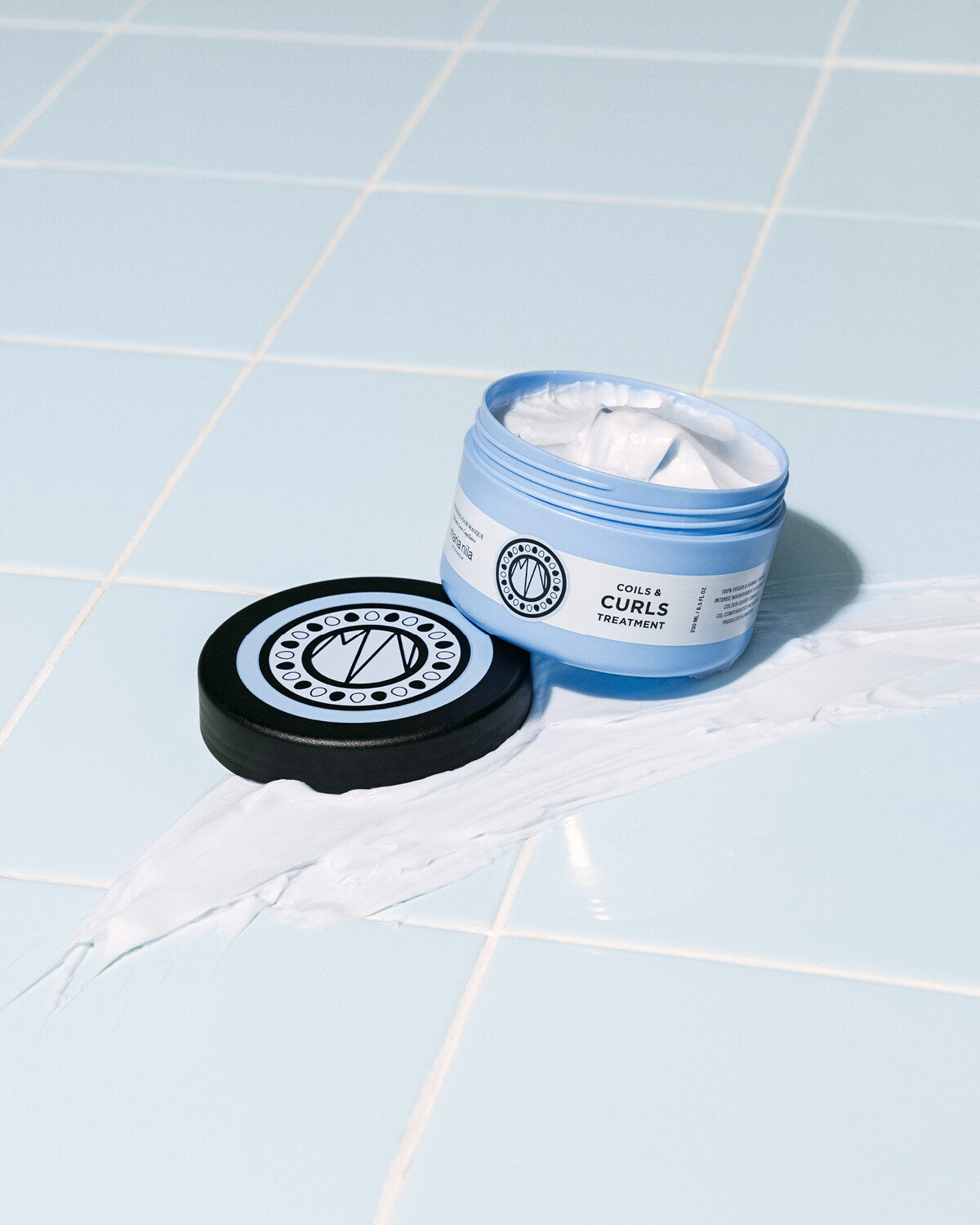 Coils & Curls Finishing Treatment inpackning med krämig formula