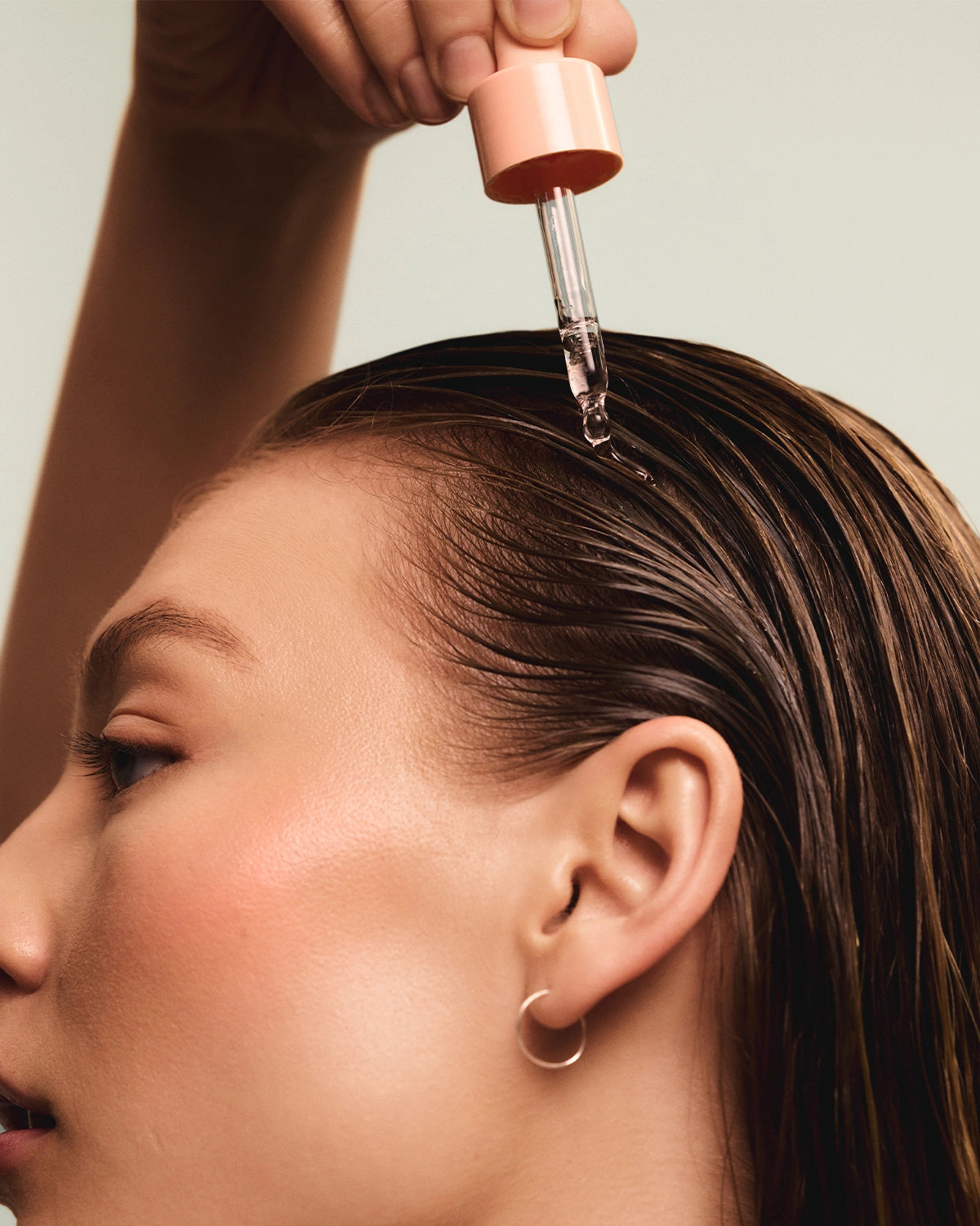 Head & Hair Heal Soothing Serum med serumformula och pipettflaska